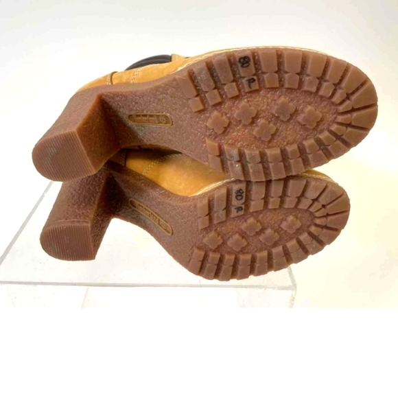 Like New!! Timberland Heeled Lace Up Boots Womens Size 7 - Picture 4 of 10